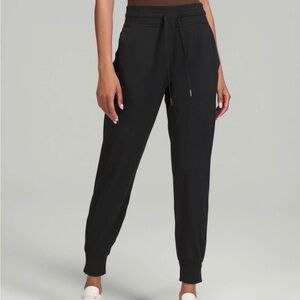 lululemon athletica Black On The Fly Pant sz6
